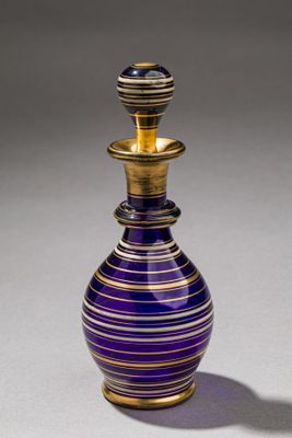 Flacon et son bouchon à cordons de col en cristal bleu cobal… - Photo 1