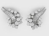 une paire de boucles d'oreilles en diamant sur fond blanc
