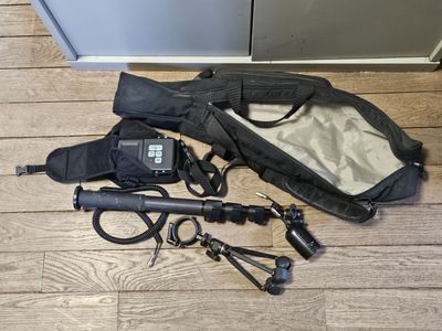 CAMERA SUR PERCHE AVEC RECEPTEUR ET TREPIED ROULANT - lot à retirer à  - Photo 1