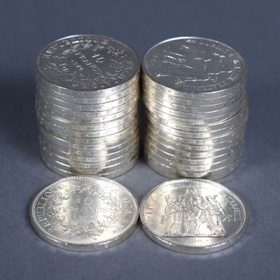 several stacks of silver coins sitting on top of each other on a table