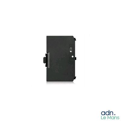 gros plan d'un téléphone portable sur une surface blanche