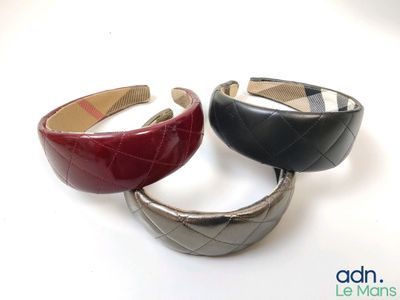 Lot de 3 serre-tête BURBERRY en cuir matelassé bronze métall…
