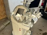 une photo d'un dispositif médical posé sur un chariot dans un garage