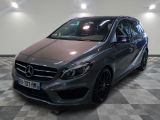 la classe b de la mercedes est garée sur un sol en damier