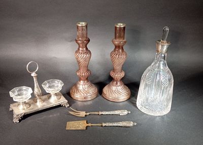 Un saleron double quadripode en métal argenté, décor feuilla… - Photo 1