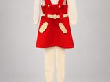 une robe rouge et blanche et des collants sur un mannequin, un mannequin, un mannequin, un mannequin, un mannequin, un mannequin, un mannequin, un mannequin, un mannequin, un mannequin, un mannequin, un mannequin, un mannequin, un mannequin, un mannequin, un mannequin, un mannequin, un mannequin, un mannequin, un mannequin, un mannequin, un mannequin, un mannequin, un mannequin, un mannequin, un mannequin, un mannequin, un mannequin, un mannequin, un mannequin, un mannequin, un mannequin, un mannequin, un mannequin