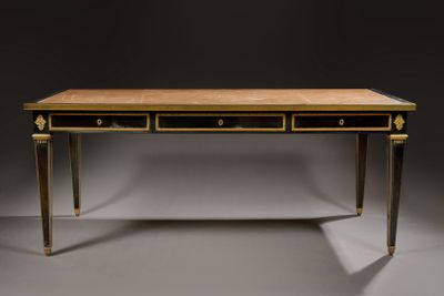 Maison HIRSCH Bureau ministre toute face de style Louis XVI …