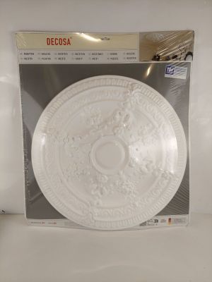 médaillon décoratif blanc pour plafond, dans un emballage en plastique posé sur une surface blanche