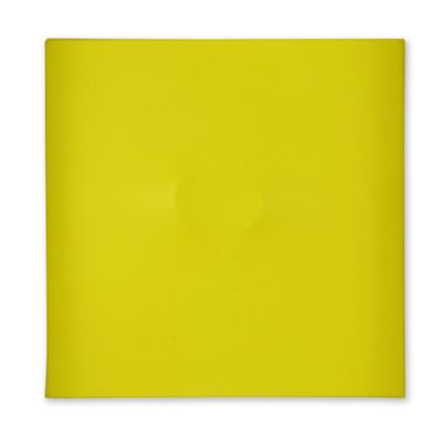 un carré jaune avec un trou au milieu