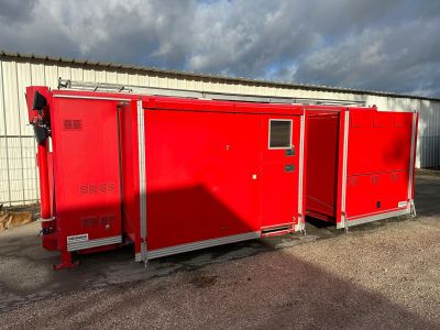 Cellule sur berce. Poste de commandement dépliable latérale.