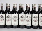 six bouteilles de vin rouge alignées