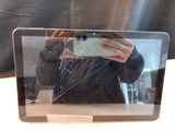 un homme se prenant en photo dans le miroir