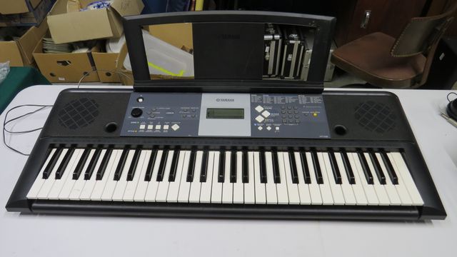 Clavier YAMAHA YPT-230 non testé