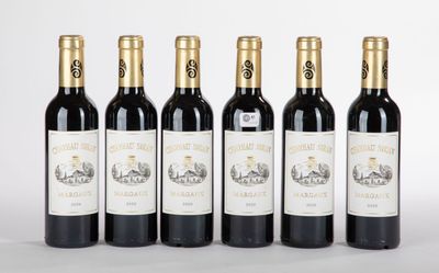 six bouteilles de vin rouge alignées