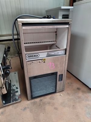 a machine that is sitting on the floor next to a refrigerator
