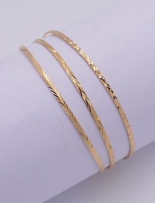 3 bracelets jonc en or jaune 750. - Photo 1