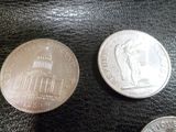 les trois quarts des États-Unis sont représentés sur une surface en cuir noir