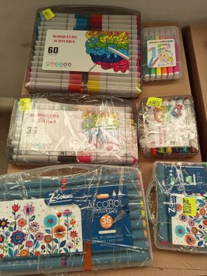 lot de 70 coffrets de feutres - différents nombres de pièces