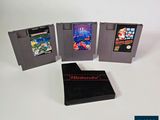trois jeux Nintendo posés les uns à côté des autres sur une table