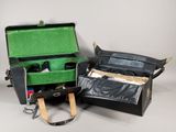 deux bagages posés l'un à côté de l'autre sur une table