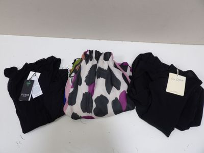trois paires de leggings pour femme, une noire et une blanche
