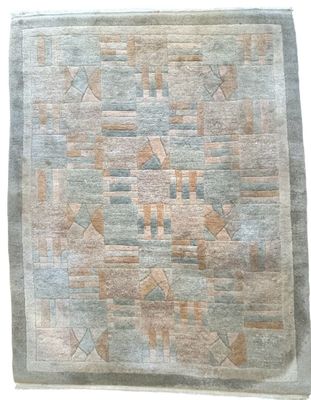 une image représentant un tapis orné d'un motif sur fond blanc