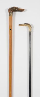 Lot de deux cannes décoratives, l'une à fût en jonc de Malacca, l'autr - Photo 1