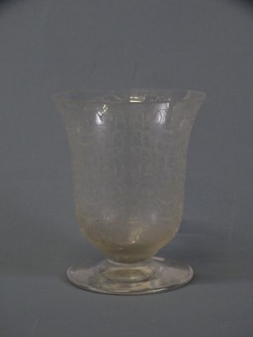 BACCARAT. Vase modèle Michel Ange de forme cornet en cristal grav...