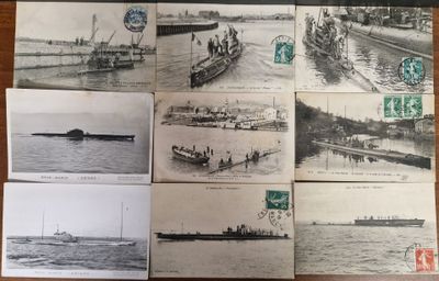 plusieurs photographies en noir et blanc de bateaux sur une table en bois