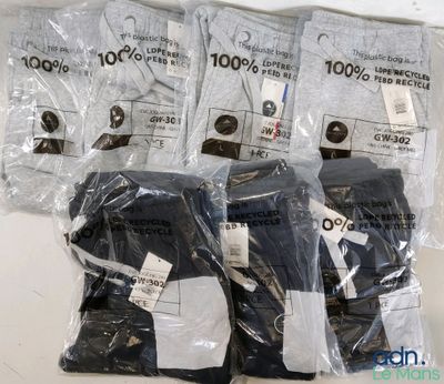 six paires de sous-vêtements pour hommes sont emballées dans des sachets en plastique