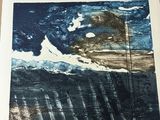 une image d'une œuvre d'art posée sur une table