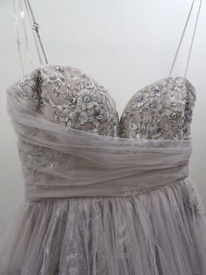 CÉRÉMONIE / Très jolie robe bustier neuve, dans un élégant c…