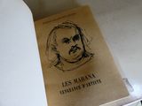 un livre sur lequel figure le dessin d'un homme