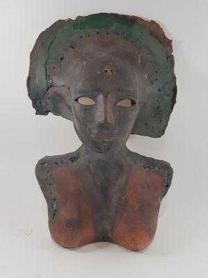 Marie RUIZ (XXème) - Buste couronné - Terre cuite polychrome…