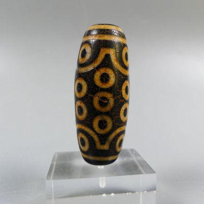 an image of a glass bead on a clear base