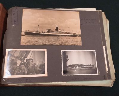 une vieille photo d'un livre sur lequel figurent des illustrations de bateaux