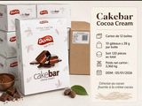 une boîte de barres au chocolat à la crème à côté d'une boîte de biscuits