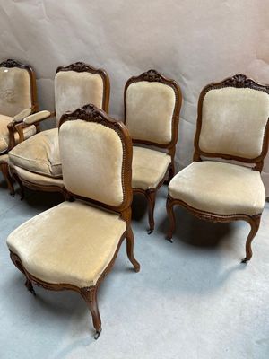 lot de six chaises avec assises rembourrées et repose-pieds