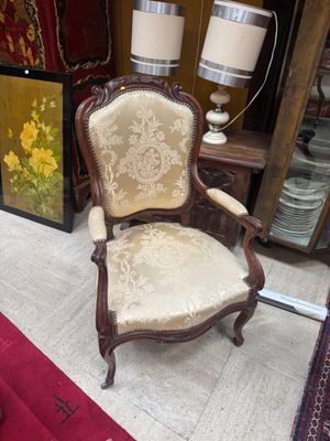 a chair that is sitting in the middle of a room