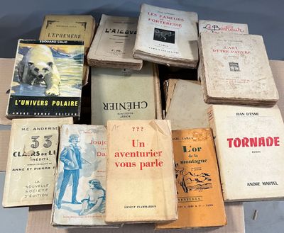 many books that are sitting on top of a table