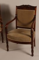 Paire de fauteuils à dossier plat en acajou et placage d’aca… (photo 4)