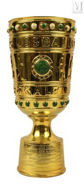 Coupe d'Allemagne. Réplique du trophée de vainqueur pour les…