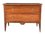 une image d'une commode sur fond blanc