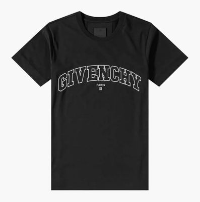 un t-shirt noir portant l'inscription « Givenchy »