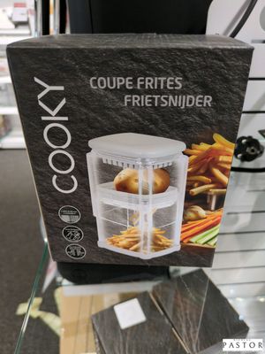 une boîte de nourriture posée sur une table en verre