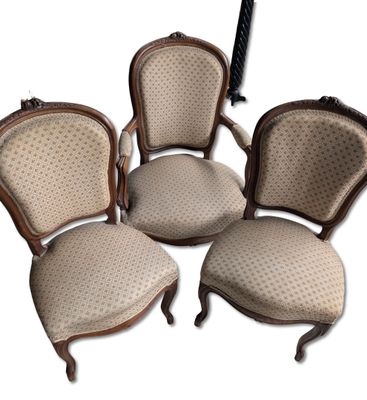 Fauteuil cabriolet et deux chaises