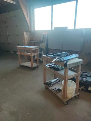 une image d'une pièce en cours de rénovation