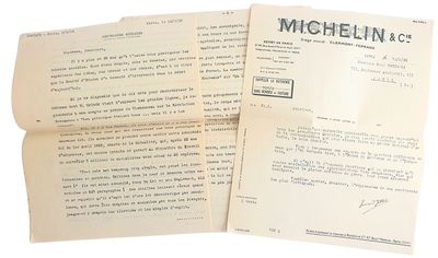 deux pages d'un document sur lesquelles figurent la photo d'un homme et d'une femme