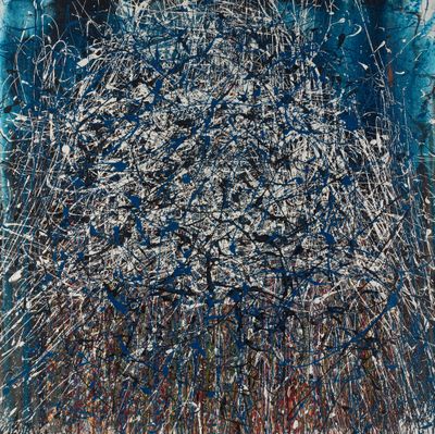 une peinture abstraite réalisée à la peinture bleue et blanche sur un fond bleu