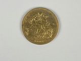 une pièce d'or avec l'image d'un homme à cheval